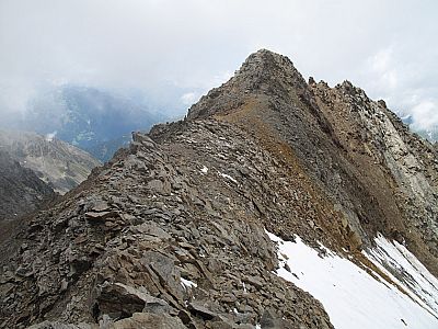 Rückblick über den Grat zum Vorgipfel