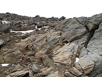 Die Drahtseilsicherungen können links umgangen werden