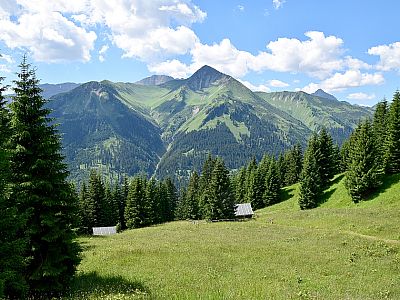 Im Süden ist schön die Bleispitze zu sehen
