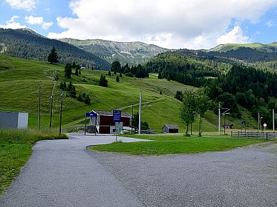 Bahnhof Lähn zurückspazieren.