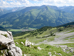 Weglos steigen wir vom Joch nach Süden ab.