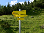 Hier verlassen wir den Pfad und steigen nach Lähn im Süden ab.