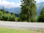 Hier überqueren wir die Fahrstraße ...