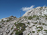 Der Weg ist bestens mit Stangen markiert