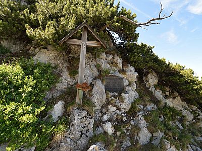 Ein Kreuz erinnert an 2 verunglückte Bergsteiger