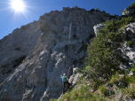 Weiter nach Westen kann man im Notfall den Klettersteig verlassen, wir steigen weiter auf