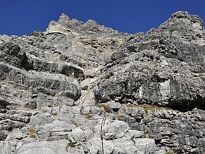 Stahlseilsicherungen an den schwierigen Stellen