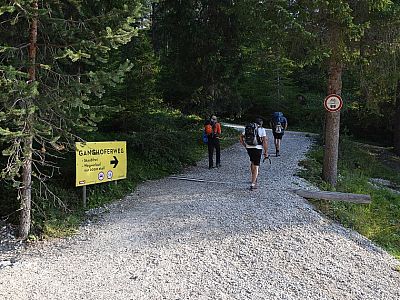 Über den Ganghoferweg starten wir unsere Tour