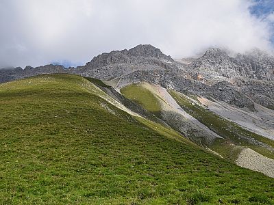 Hier steigen wir nach Norden über das Mitterjöchl auf