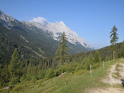 Wolkenfetzen ziehen über die Hochwand