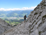 ... und wandern an den Osthängen der Großen Wechselpitze nach Süden