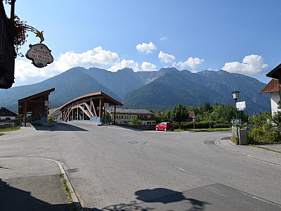 Im Südosten überqueren wir die Loisach