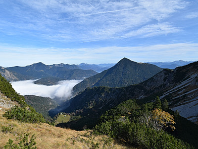 Links vom Simetsberg können wir den Walchensee erkennen

