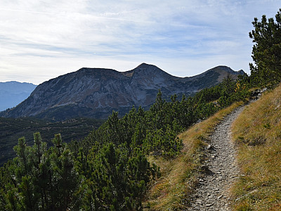 Im Südwesten ist der benachbarte Krottenkopf zu sehen.