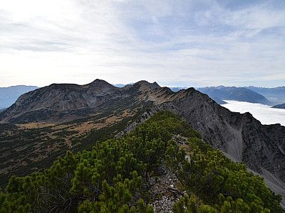 Der Ausblick über den Grat zum Krottenkopf und zur Weilheimer Hütte