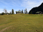 Am Pustertal Jagdhaus befindet sich auch ein Kreuz und ein kleiner Altar
