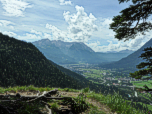 Blick über das Loisachtal nach Süden zur Zugspitze