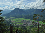 Blick auf Farchant und den dahinter liegenden Kramerspitz