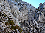 Eine Felsbastion stellt sich uns in den Weg