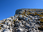 Steiler Anstieg über schrofiges Terrain