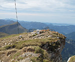 Grenzstein am Gipfel