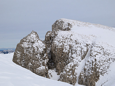 Die Ifenwände links von der Rinne