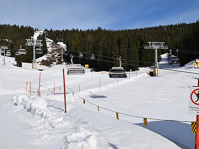 Hinter dem Berggasthof halten wir uns rechts
