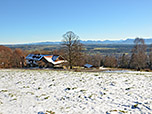 Blick über den Weinbauer auf die Bayerischen Voralpen
