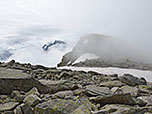 Das Petersköpfl taucht aus dem Nebel auf