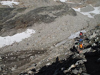 ...geht es einige Meter hinab