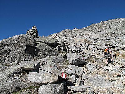 Oben ist bereits die Rojacher Hütte zu erkennen