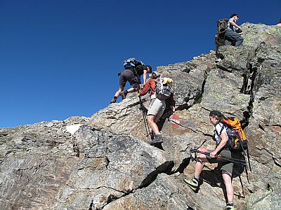 ...erreichen wir die ersten Kraxelstellen