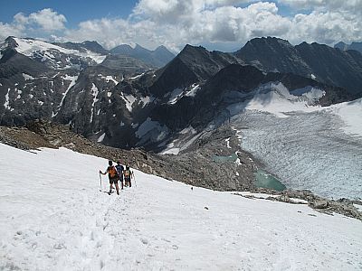 Bei Vereisung ist der Abstieg nur mit Pickel und Steigeisen machbar!