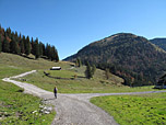 Rechts vor uns zeigt sich der Hohe Zinken
