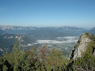 Rechts das Kreuz des Vogelsteins