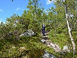 ...und steigen von dort weiter steil bergauf