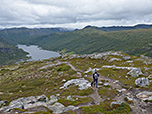 Wir überschreiten mit Blick auf den Breivevatnet den Hovdenuten...