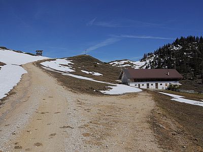 Wir passieren unter einem Aussichtspunkt (Adlerhorst) die Daxerhütte