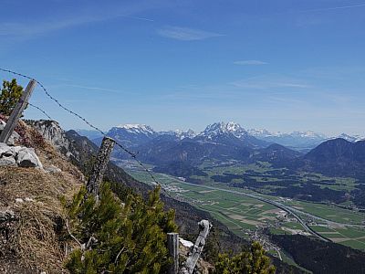 Das Kaisergebirge ist ein Blickfang auf der Tour zum Hundsalmjoch