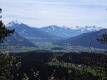 Links die Hohe Salve jenseits des Inns
