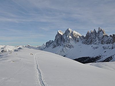 Im Osten allgegenwärtig die Geislerspitzen