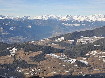 Blick über das Villnößtal ins Eisacktal
