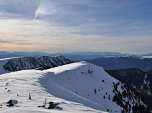 Im Westen der Blick zum Außerraschötz (2281 m)