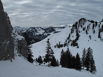 Rückblick, rechts hinten zeigen sich Risserkogel und Blankenstein