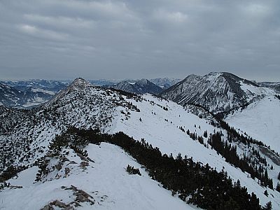 Rückblick über die Benzingspitze zur Aiplspitz, rechts der Miesing
