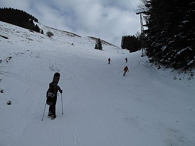 Hier verlässt man die Piste leicht links haltend