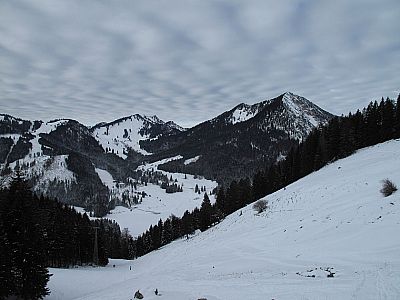 Rückblick zum winterlichen Spitzingsee