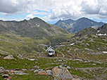 Die abgelegene Hütte wird ausschließlich mit dem Hubschrauber versorgt
