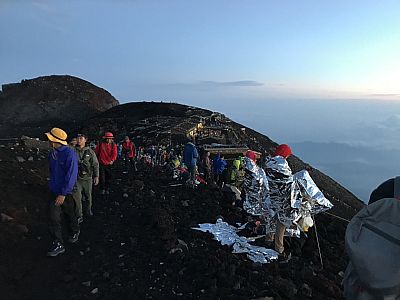 Gebannt warten wir auf den Sonnenaufgang