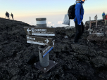 Wir umrunden den Krater am Gipfel des Fuji-san